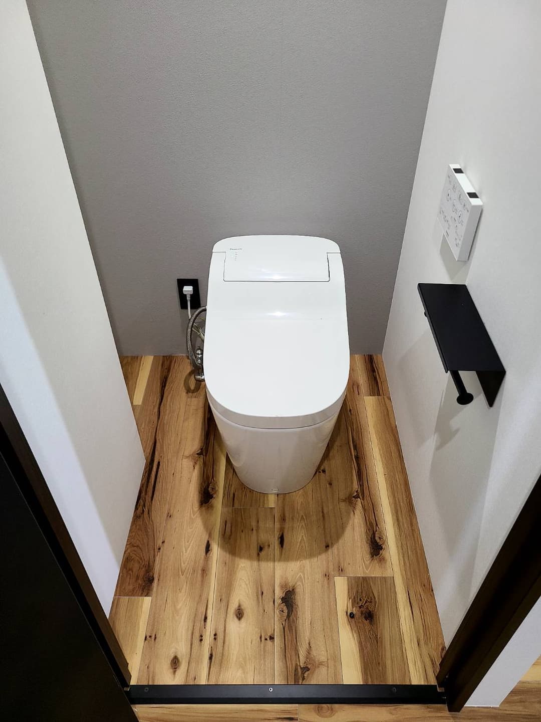 古い便器からタンクレス便器へリフォーム after